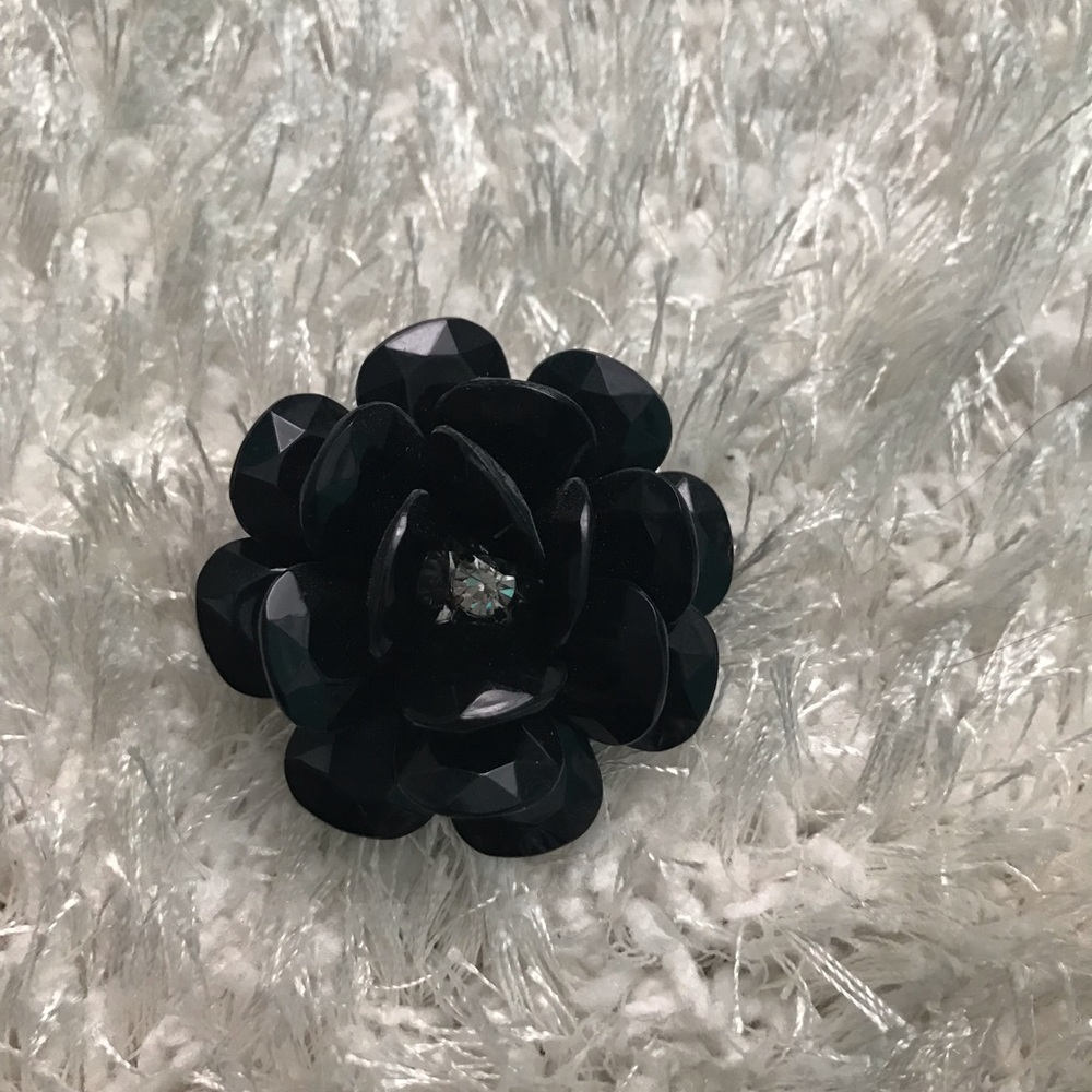 Black floral ring with rhinestone